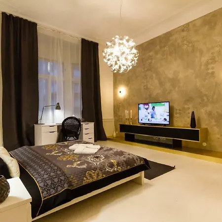 Spinhuissteeg 4 Bedrooms Lejlighed