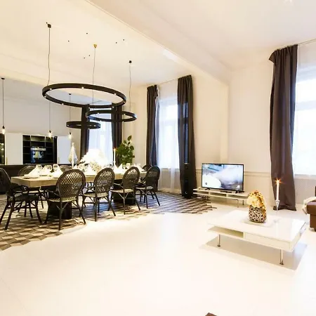 Spinhuissteeg 4 Bedrooms *
